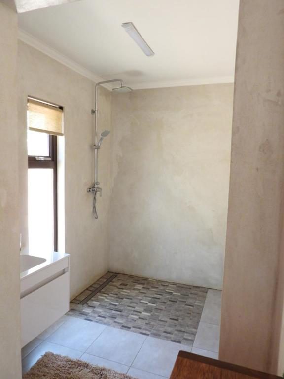 The free-standing rain shower